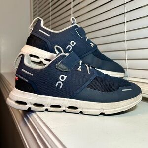 On Cloud Play Navy Blue Kids Athletic Shoes Gradeschool Boys Size 2.5 / Girls 4